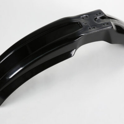 UFO BŁOTNIK PRZÓD SUZUKI RM 125 / 250 '95-'00, DRZ 400 E / SM '00-'25, HUSQVARNA CR 125 / 250 / 360 '00-'03 KOLOR CZARNY - ZASTĘPUJE SU03976001, HU03300001, PA01022001 ORAZ TM03110001