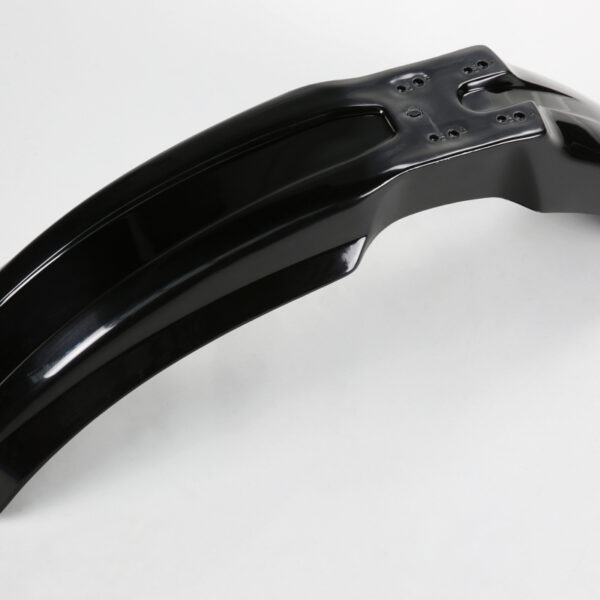 Błotnik Przód Suzuki RM 125 / 250 ’95-’00, DRZ 400 E / SM ’00-’25, Husqvarna CR 125 / 250 / 360 ’00-’03 Kolor Czarny – Zastępuje SU03976001, HU03300001, PA01022001 oraz TM03110001 | UFO