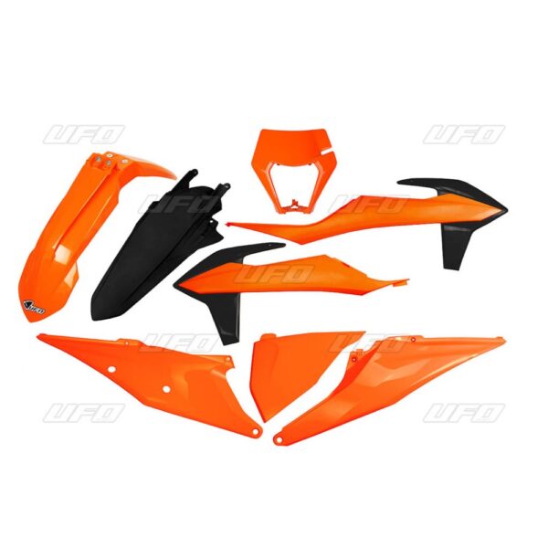 Komplet Plastików KTM EXC 125 ’20-’21, EXC 250 / 300 TPI ’20-’23, EXC-F 250 / 350 / 450 / 500 ’20-’23 z Osłoną LAMPY Kolor OEM ’20 (Pomrańczowy/Czarny) (KT527E999) | UFO