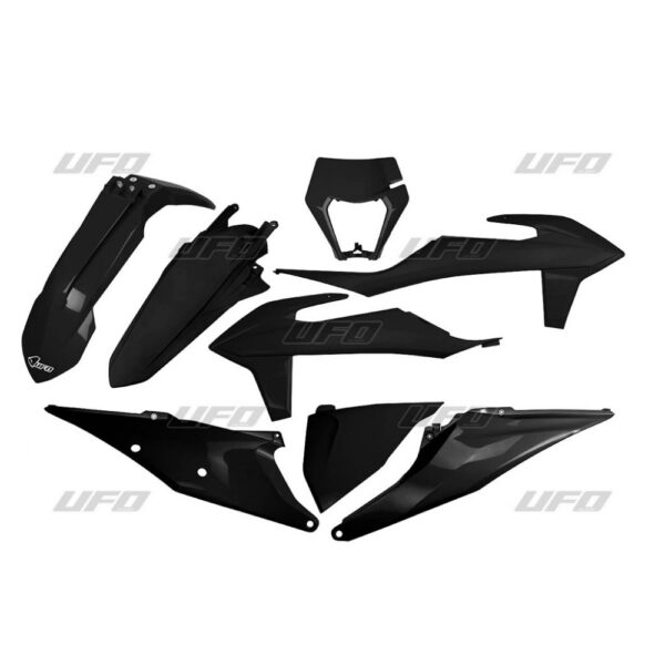 Komplet Plastików KTM EXC 125 ’20-’21, EXC 250 / 300 TPI ’20-’23, EXC-F 250 / 350 / 450 / 500 ’20-’23 z Osłoną Lampy Kolor Czarny (Kt527E001) | UFO